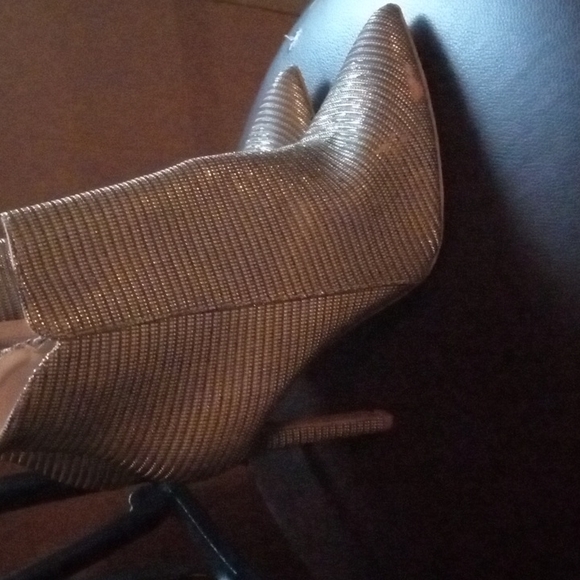 Shoe - Picture 2 of 6